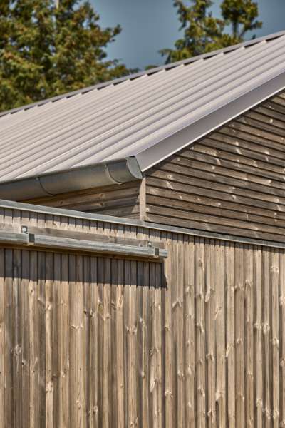 Pandeplader på taget lægger an til sommerhushygge, Torndrupskovvej 3, 9370 Hals